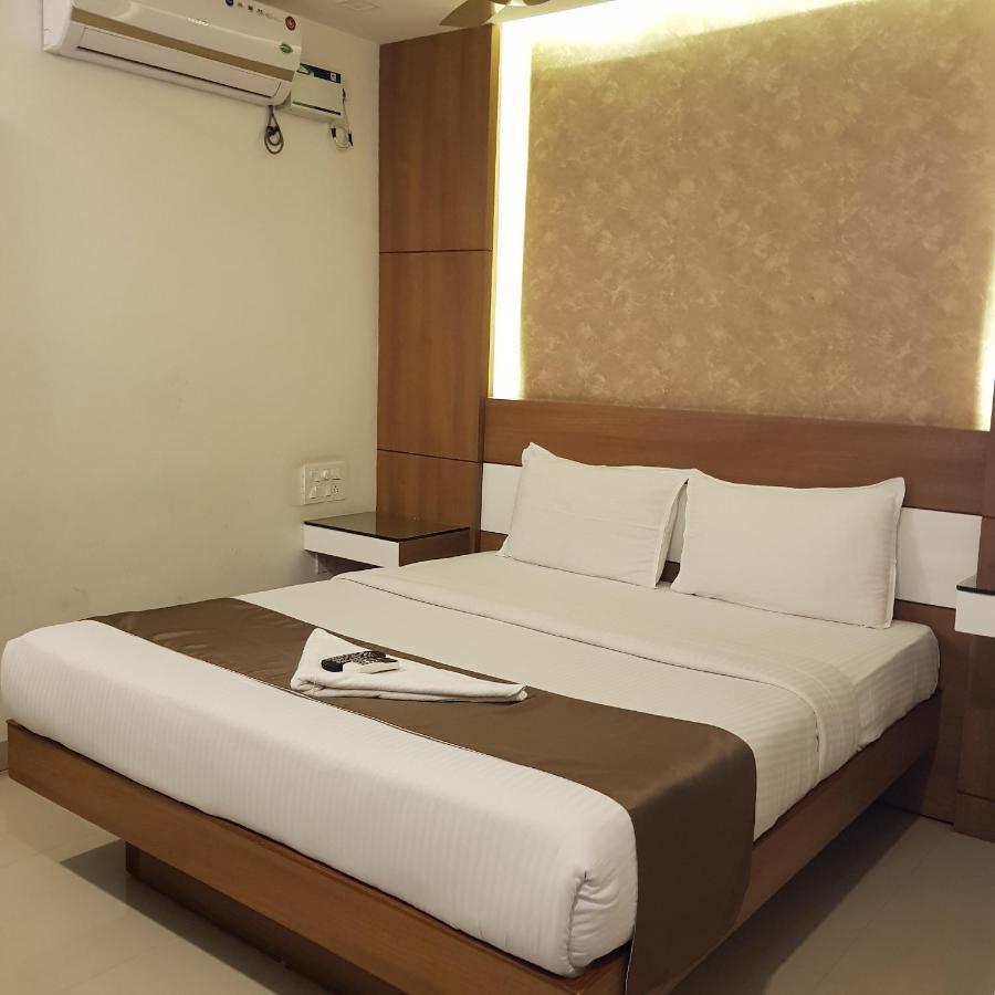 The Galaxy Suites Kochi Luaran gambar