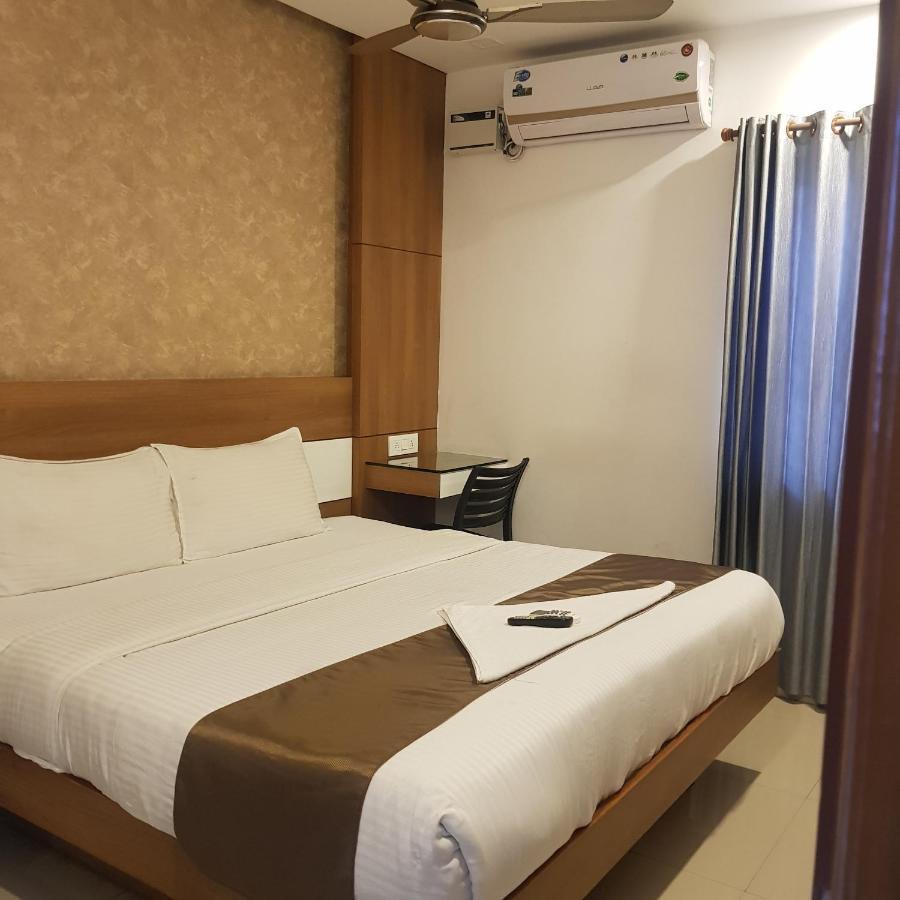The Galaxy Suites Kochi Luaran gambar